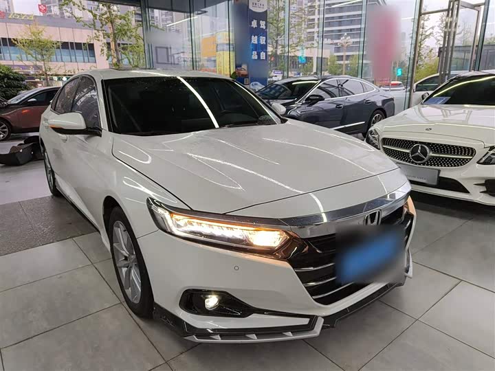 Фото 4 - Honda Accord