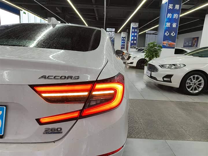 Фото 8 - Honda Accord