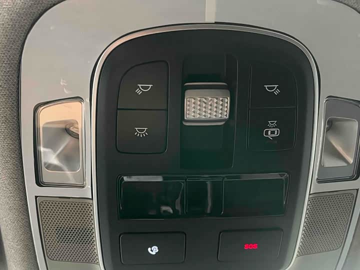 Фото 11 - Hyundai Santa Fe