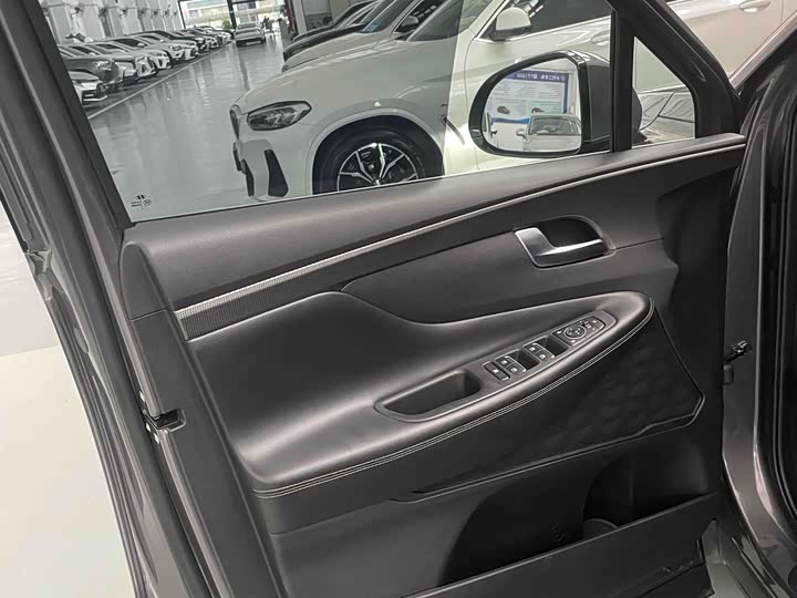 Фото 14 - Hyundai Santa Fe