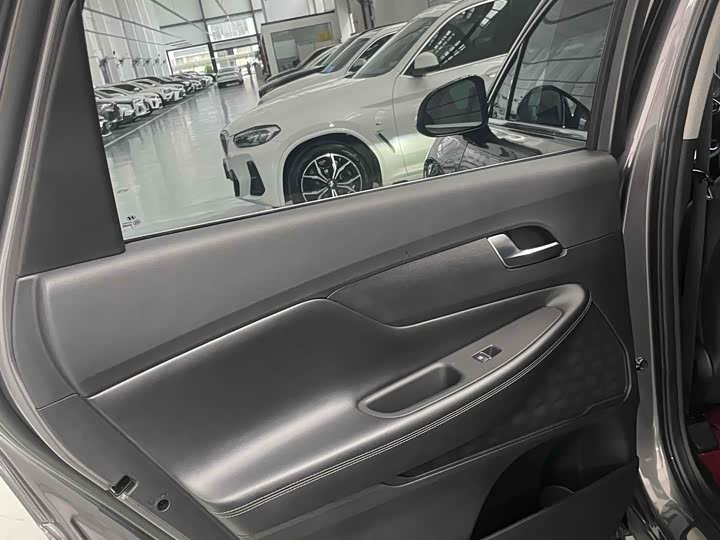 Фото 17 - Hyundai Santa Fe