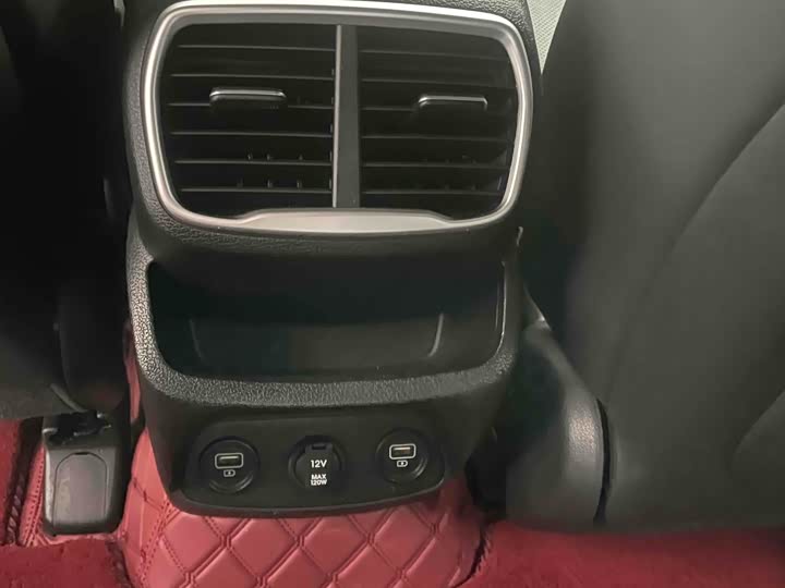 Фото 19 - Hyundai Santa Fe