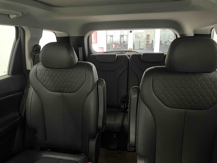 Фото 21 - Hyundai Santa Fe