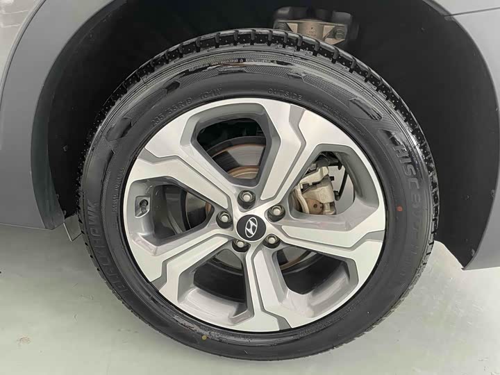 Фото 22 - Hyundai Santa Fe