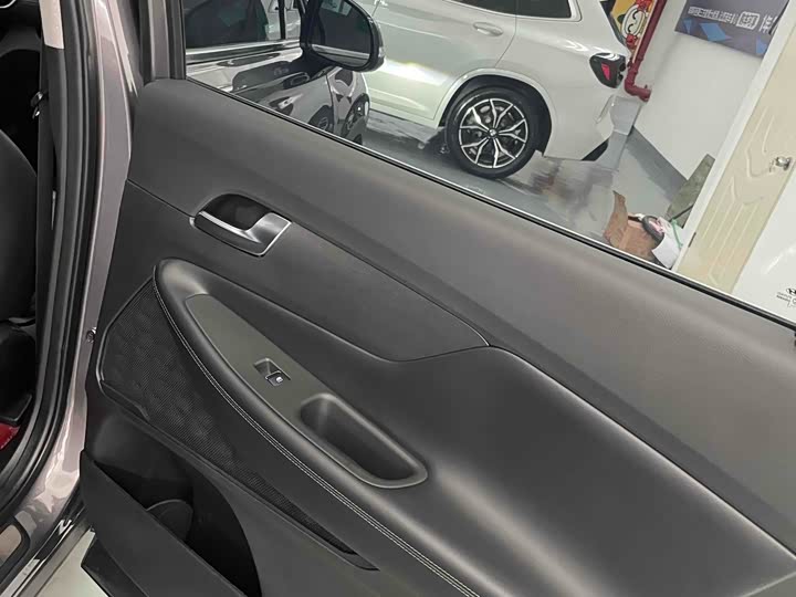 Фото 24 - Hyundai Santa Fe