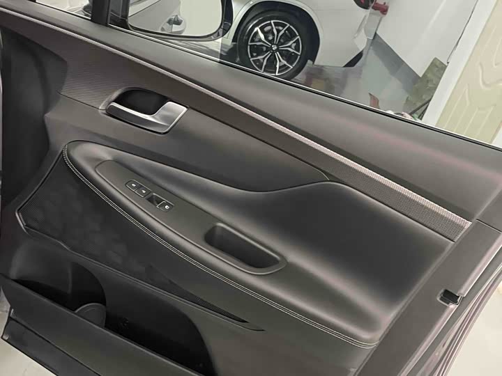 Фото 25 - Hyundai Santa Fe