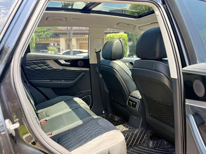 Фото 13 - Hongqi HS5