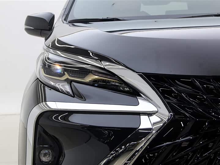 Фото 10 - Toyota Granvia