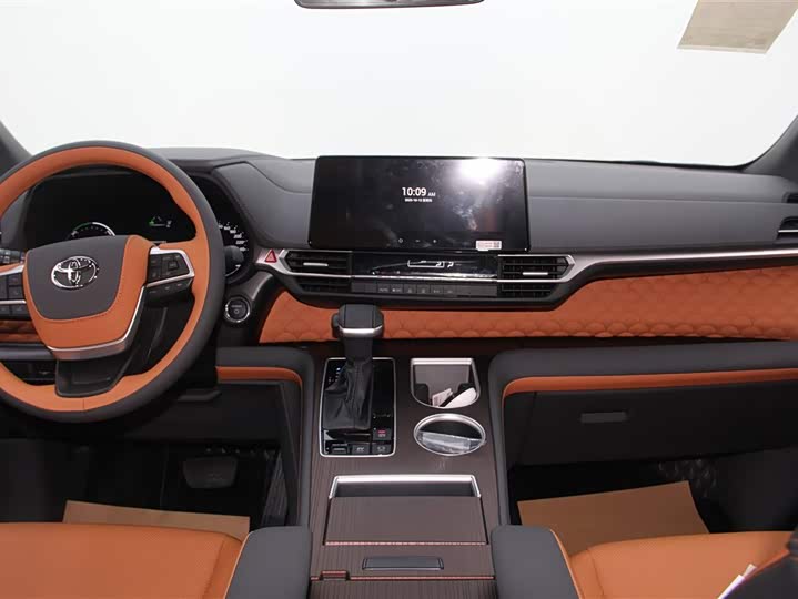 Фото 13 - Toyota Granvia