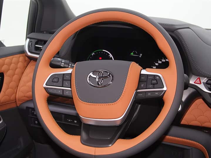 Фото 16 - Toyota Granvia