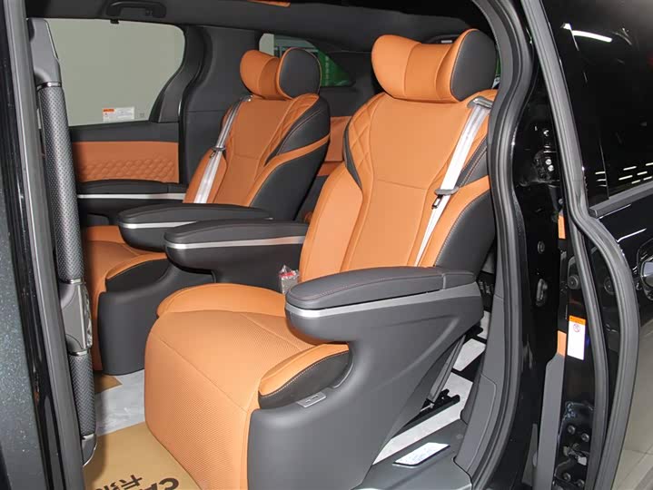 Фото 19 - Toyota Granvia