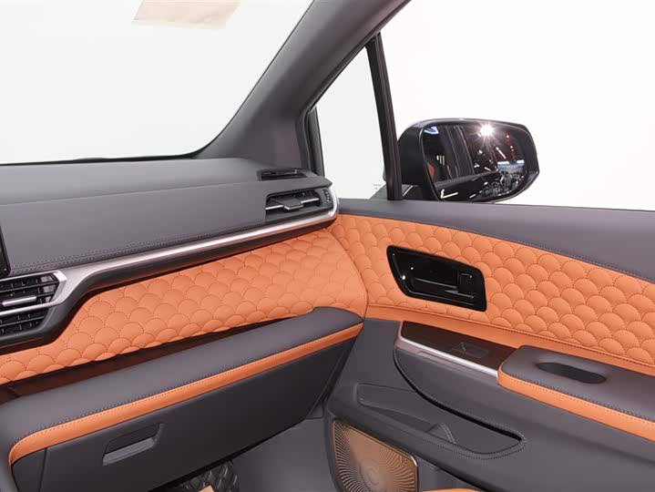 Фото 28 - Toyota Granvia