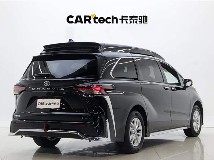 Фото 4 - Toyota Granvia