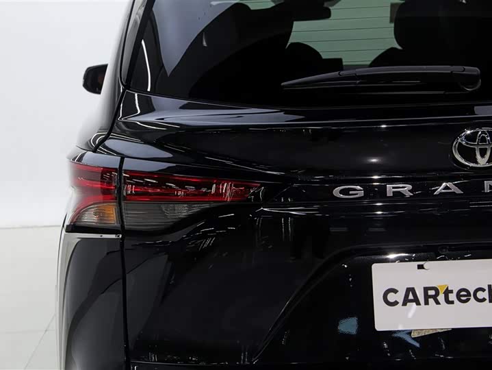 Фото 9 - Toyota Granvia