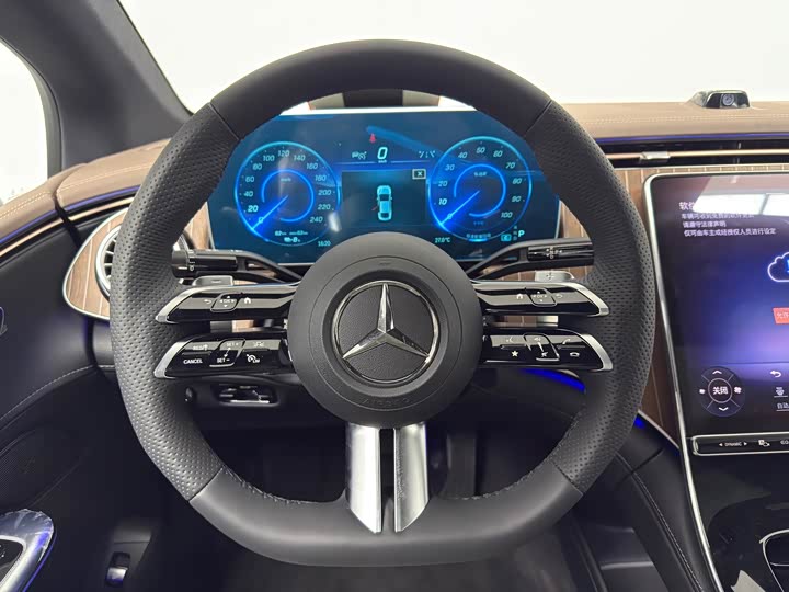 Фото 13 - Mercedes-Benz EQE