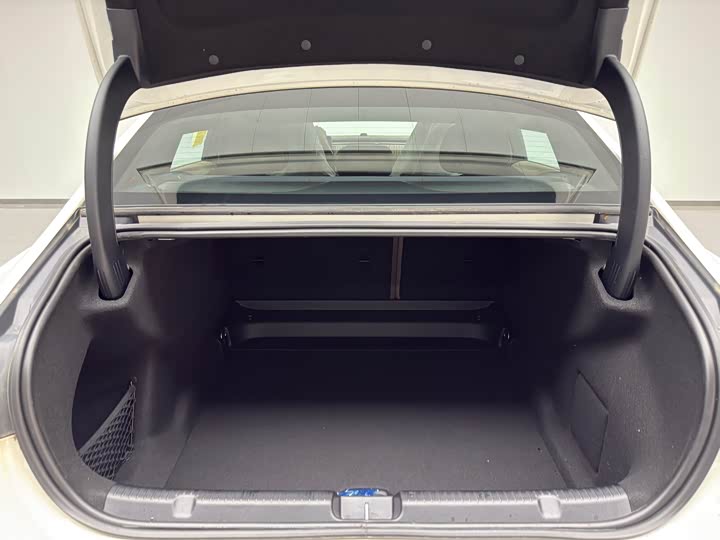 Фото 15 - Mercedes-Benz EQE