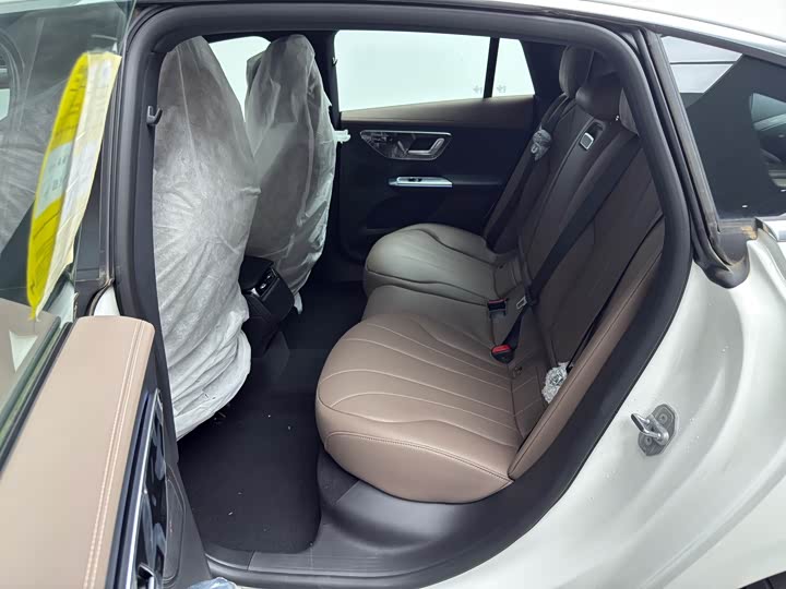 Фото 17 - Mercedes-Benz EQE