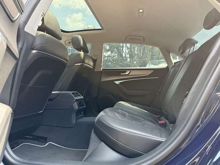 Фото 12 - Audi A7L