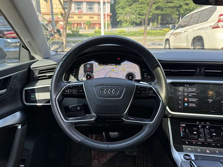 Фото 13 - Audi A7L