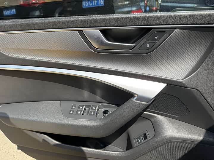 Фото 14 - Audi A7L