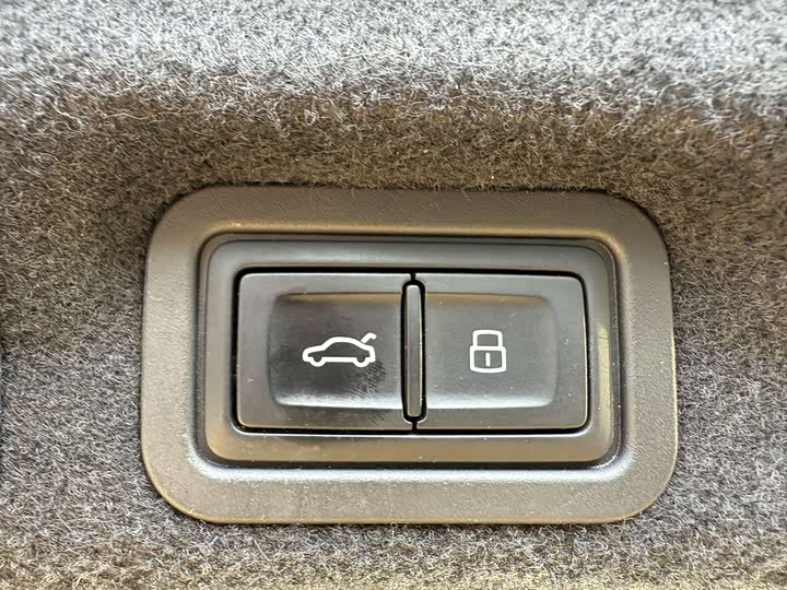 Фото 15 - Audi A7L