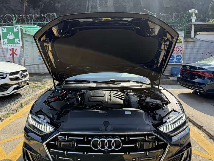 Фото 17 - Audi A7L