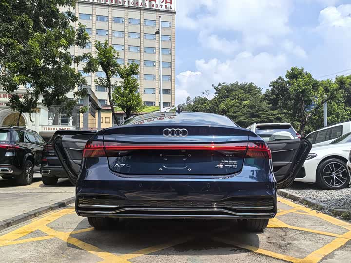 Фото 5 - Audi A7L