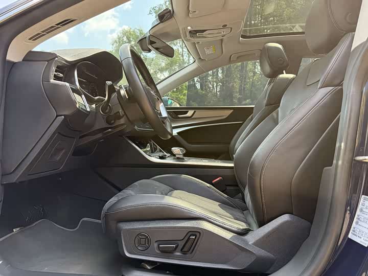 Фото 8 - Audi A7L