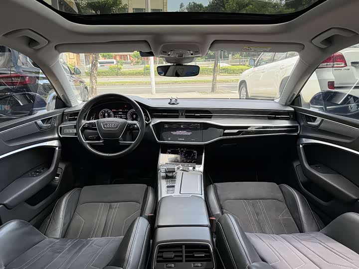 Фото 9 - Audi A7L