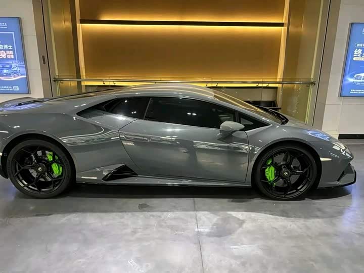 Фото 3 - Lamborghini Huracán