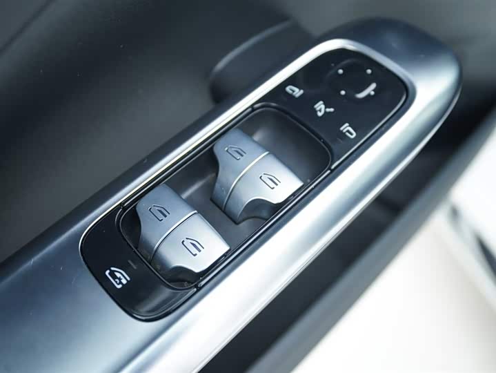 Фото 9 - Mercedes-Benz C-Class Hybrid