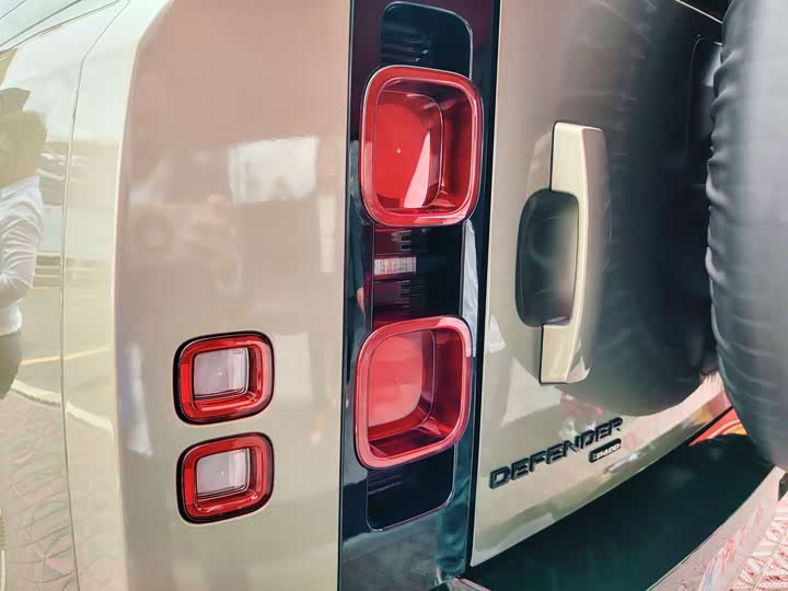 Фото 22 - Land Rover Defender