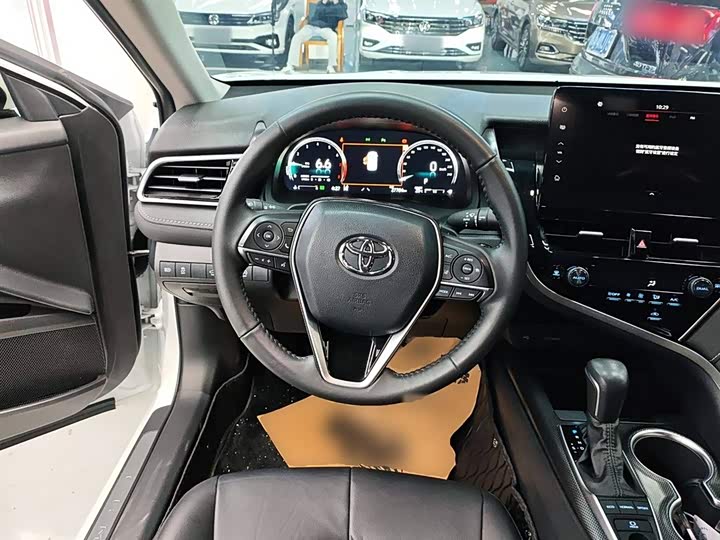 Фото 11 - Toyota Camry