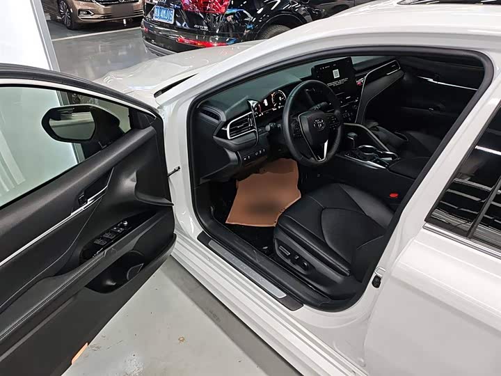 Фото 16 - Toyota Camry