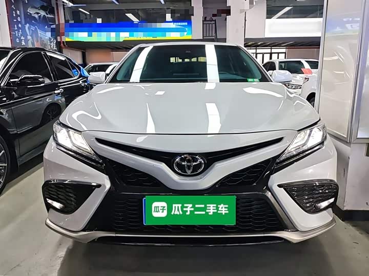 Фото 3 - Toyota Camry