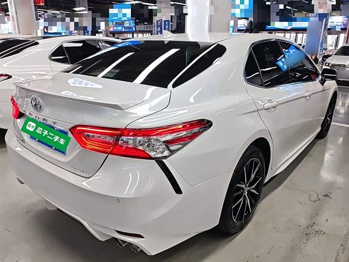 Фото 7 - Toyota Camry