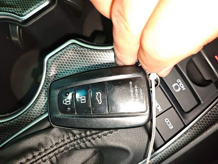 Фото 9 - Toyota Camry