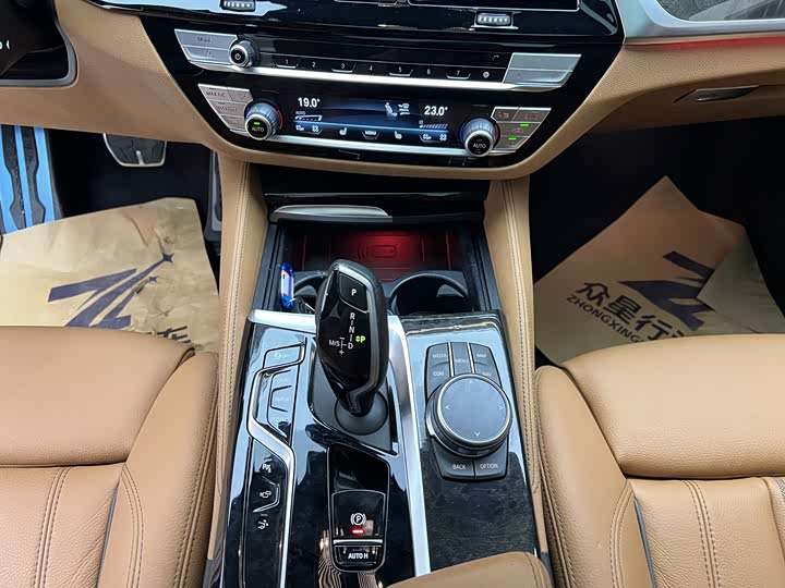 Фото 5 - BMW 6 Series GT