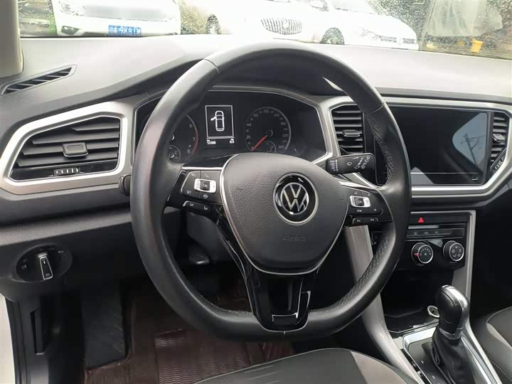 Фото 11 - Volkswagen T-Roc