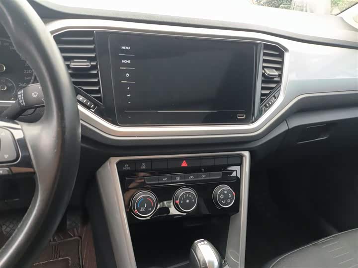 Фото 13 - Volkswagen T-Roc