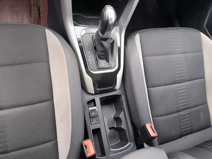 Фото 14 - Volkswagen T-Roc