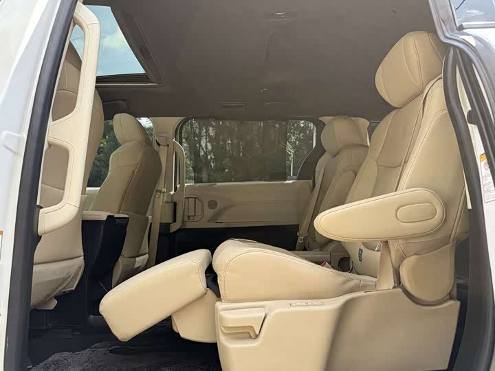 Фото 10 - Toyota Sienna