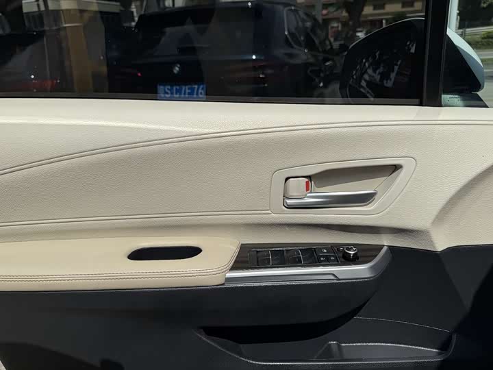 Фото 13 - Toyota Sienna