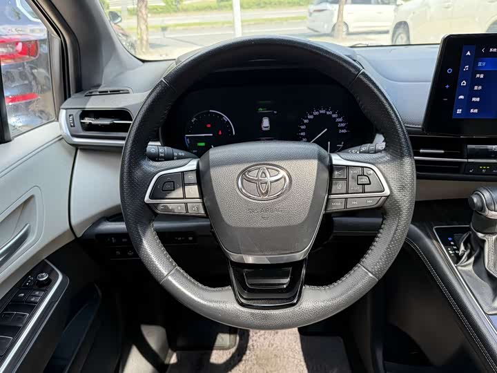 Фото 16 - Toyota Sienna