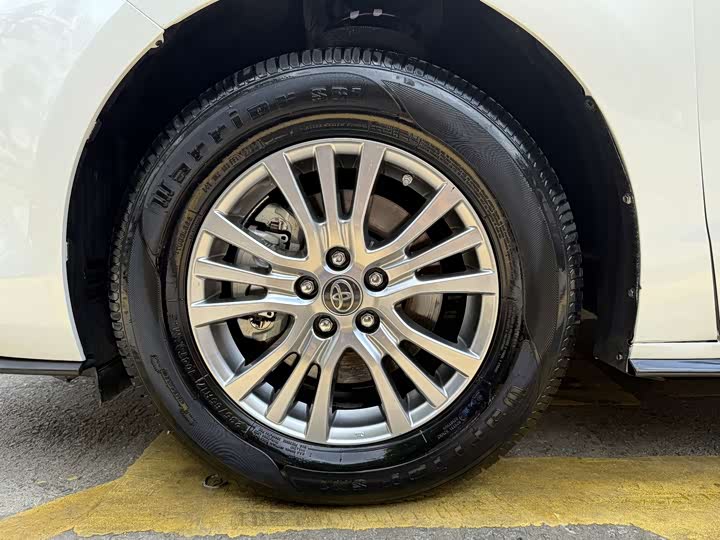 Фото 17 - Toyota Sienna