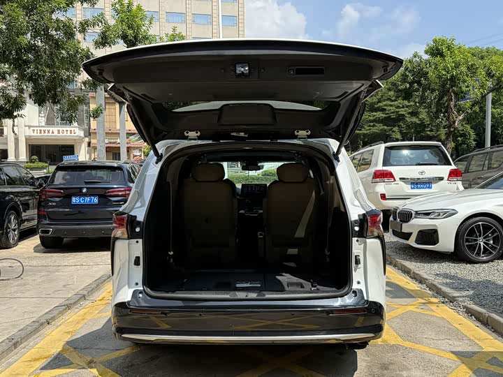 Фото 19 - Toyota Sienna