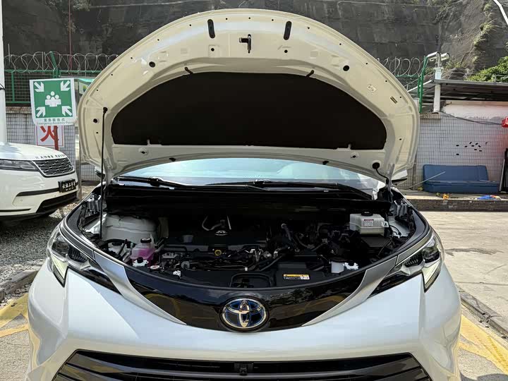 Фото 20 - Toyota Sienna