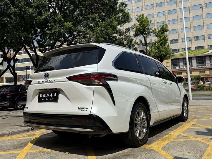 Фото 5 - Toyota Sienna