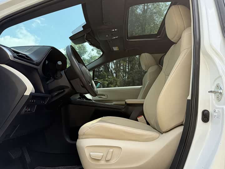 Фото 8 - Toyota Sienna