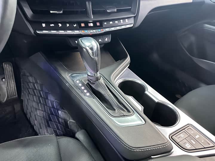 Фото 10 - Cadillac CT4